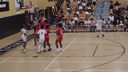 Shawn Washington goes up strong for the layup and 1.