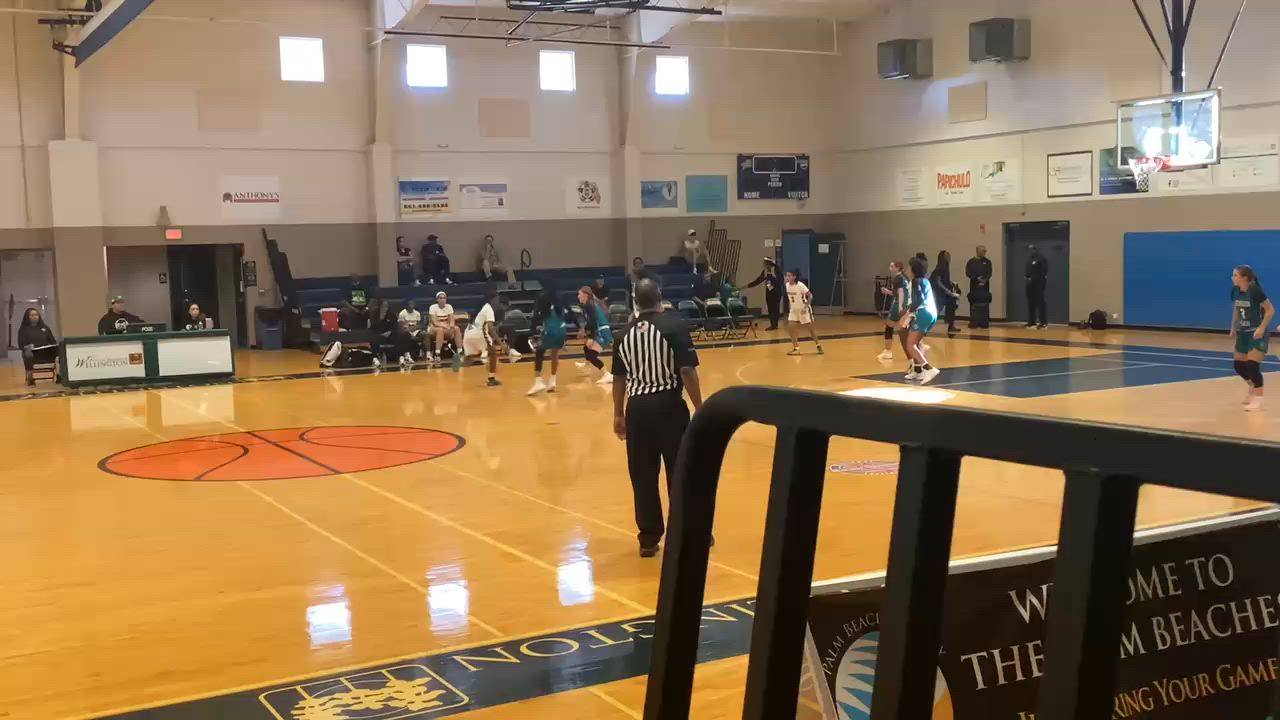 Mo McFadden gets a steal and takes it for a layup