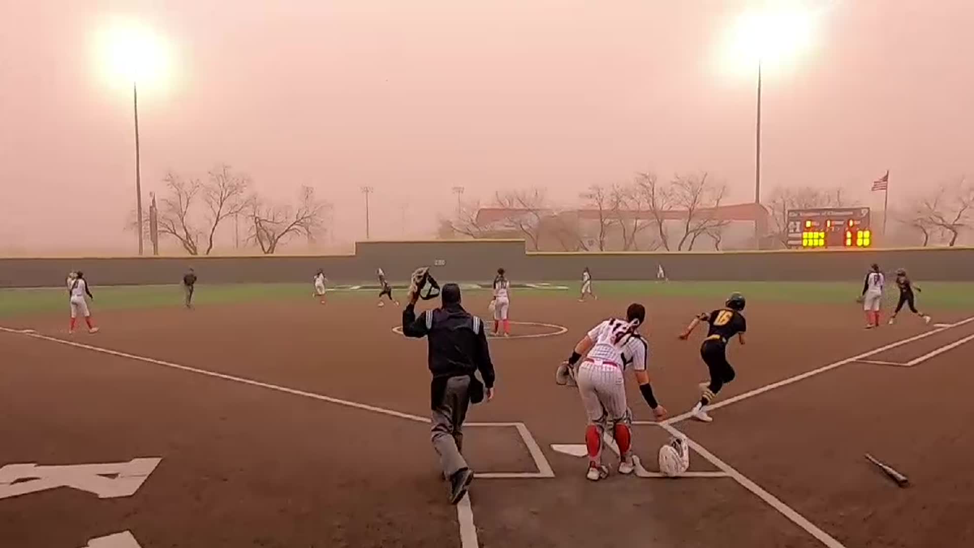 back to back games with 3 run bombs.