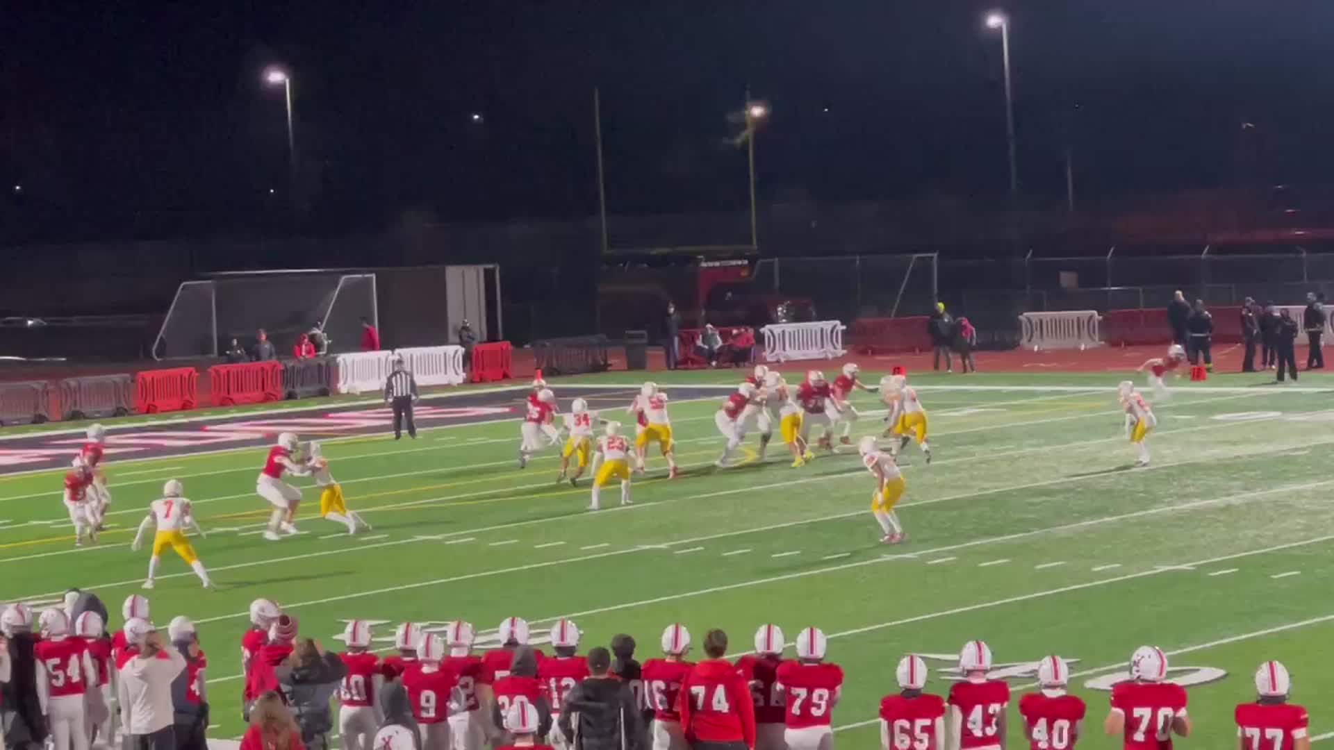 Yelm #8 Damian Aalona 5 yard pass to #23 Brayden Platt in 2nd quarter