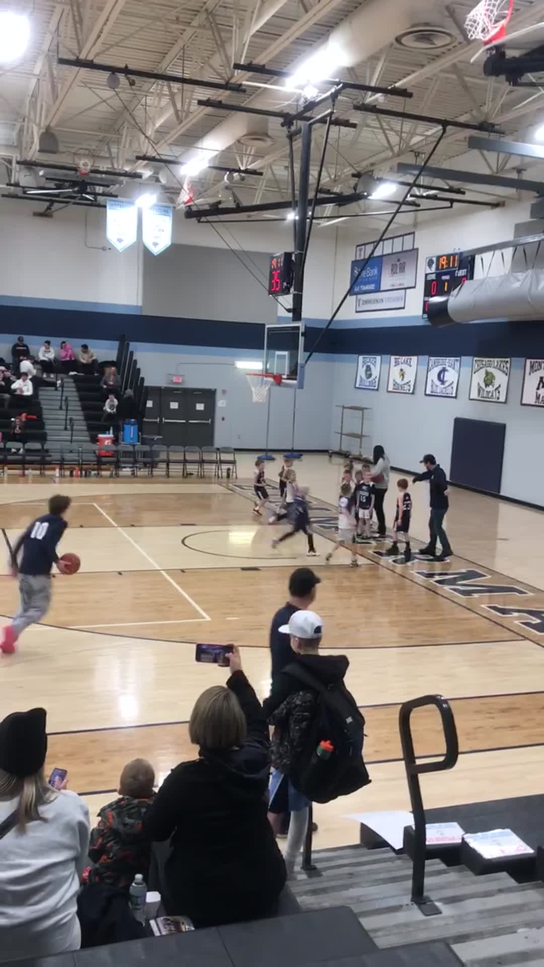 Thomas Mceachern dunk in warm ups