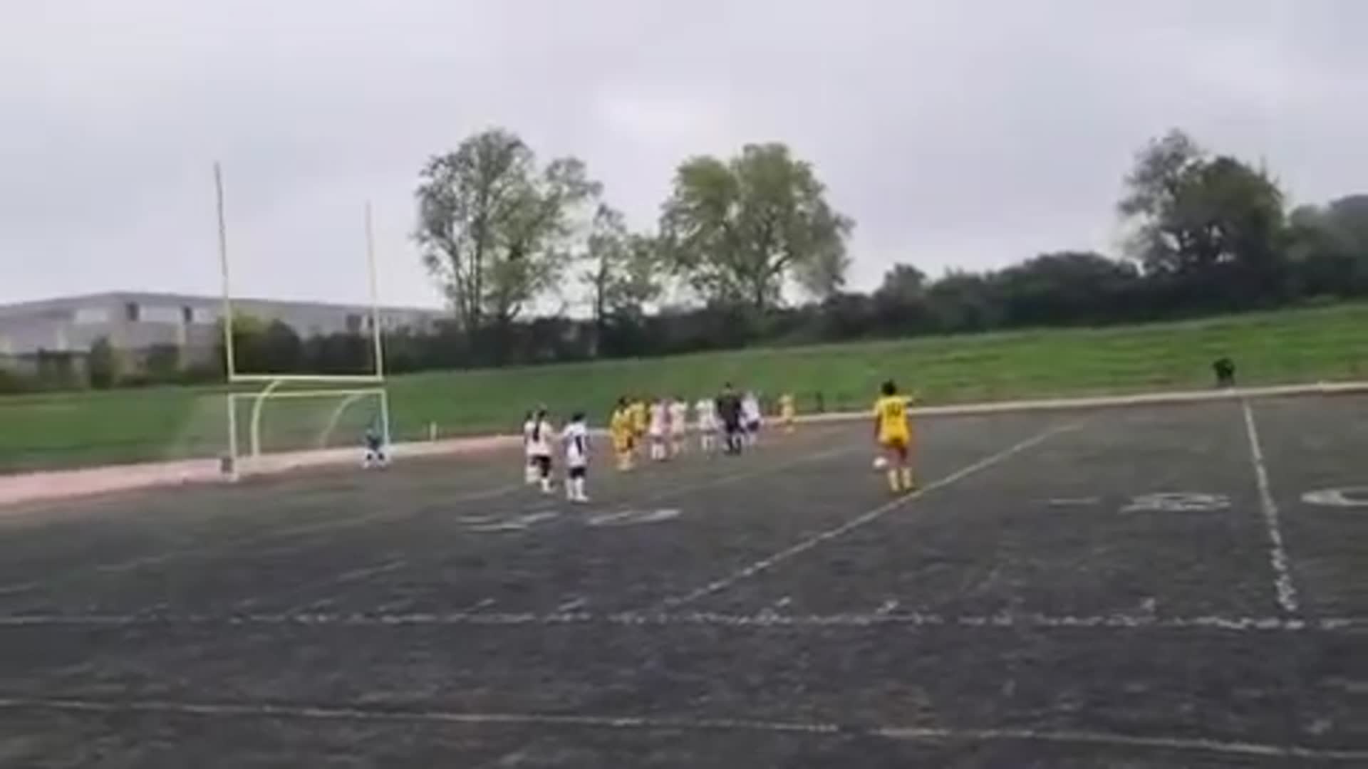 Free kick - Mikaely Y F Mendes #10