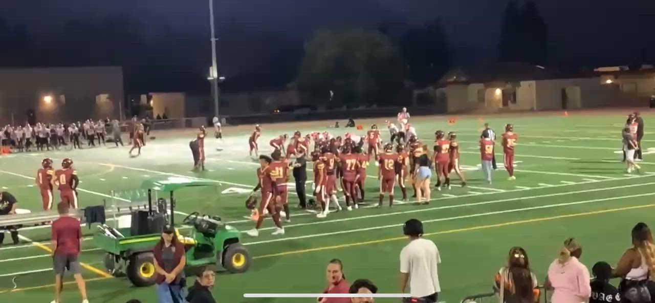 Beautiful catch, to split 3 defenders, and hustle to make a play!
