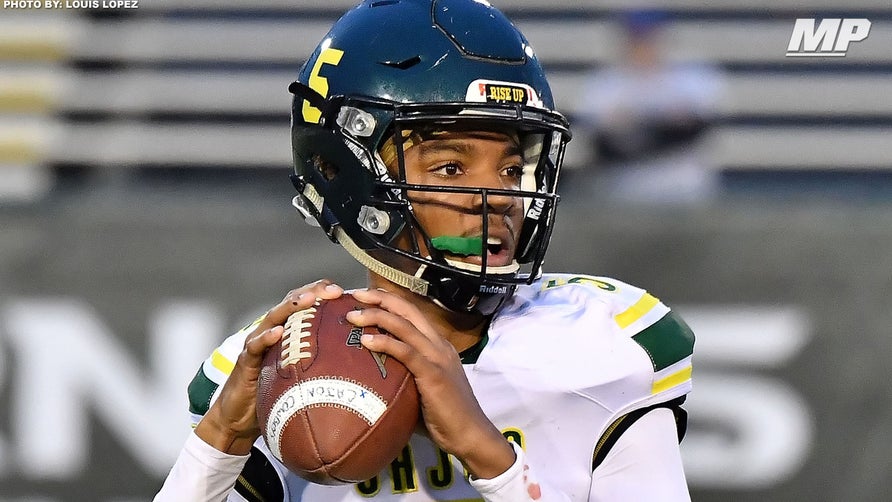 Highlights of Cajon's (CA) 4-star quarterback Jayden Daniels in their 58-27 win over Murrieta Valley (CA). He finished the night with over 500 yards of total offense and six touchdowns.