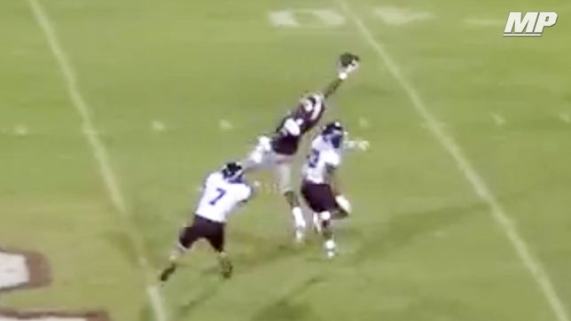 Oak Ridge's (TN) 5-star wide receiver Tee Higgins shows why he is one of the top wideouts in the country with this Odell Beckham Jr. type of grab.