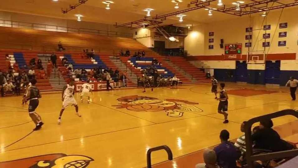 Josh Miller Assist To JaQuan Tyus For The Slam!