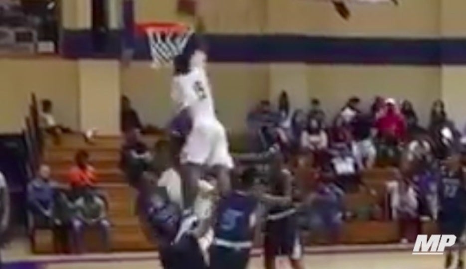 Mississippi State commit catches a body