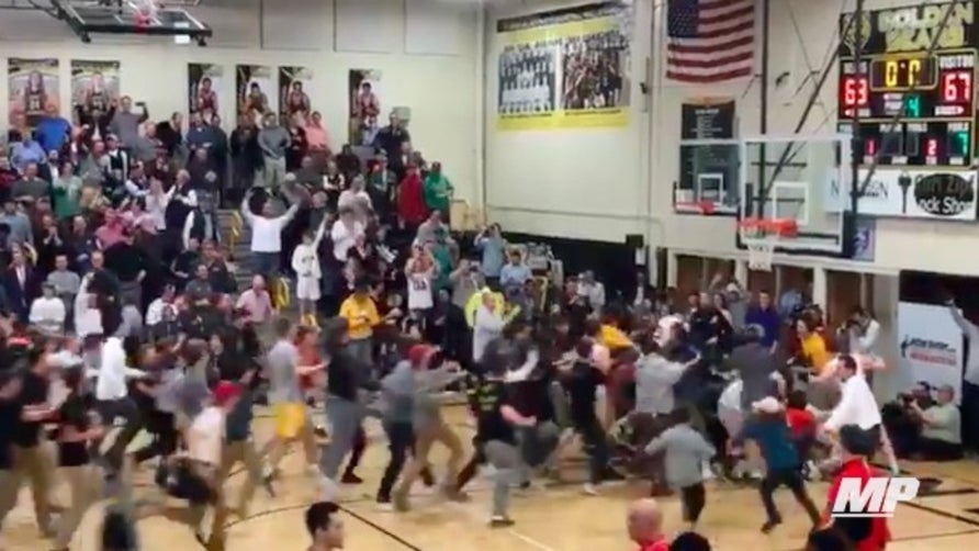 There are buzzer-beaters and then there are BUZZER-BEATERS. Max Martz of Upper Arlington (Columbus, OH) is the son of one of the greatest high school basketball players of all-time, Mike Martz.