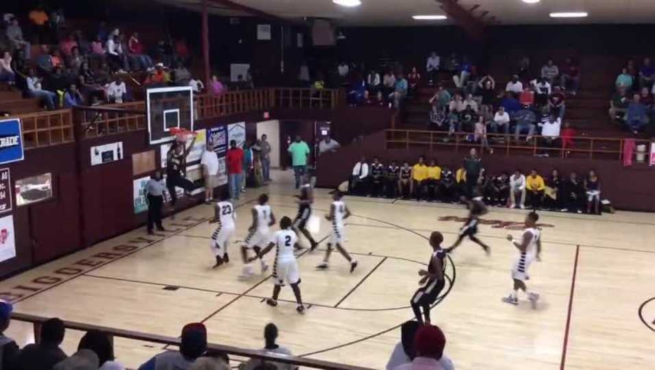 DaQuan Smith catches an alley from Kendrick Fountain