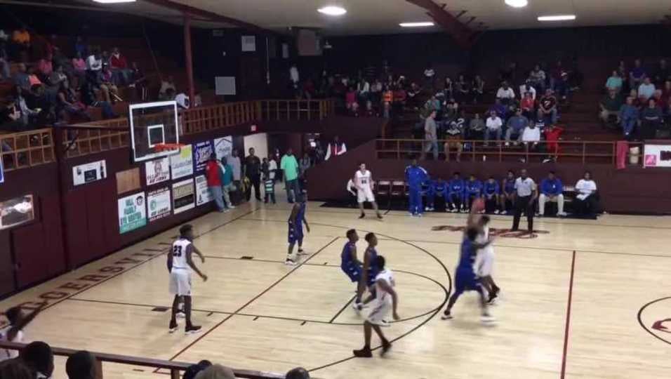 Tada Stricklen nails a buzzer beating 3