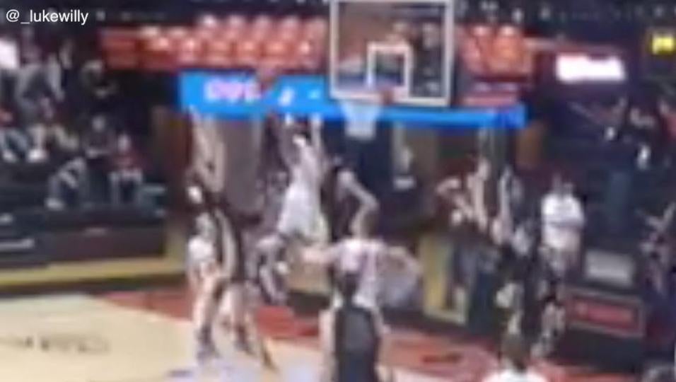 Oregon recruit takes flight with thunderous jam