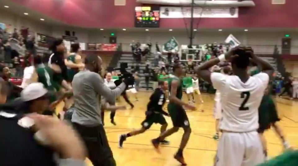 Michigan recruit scores 5 points in under 10 seconds to send team to finals