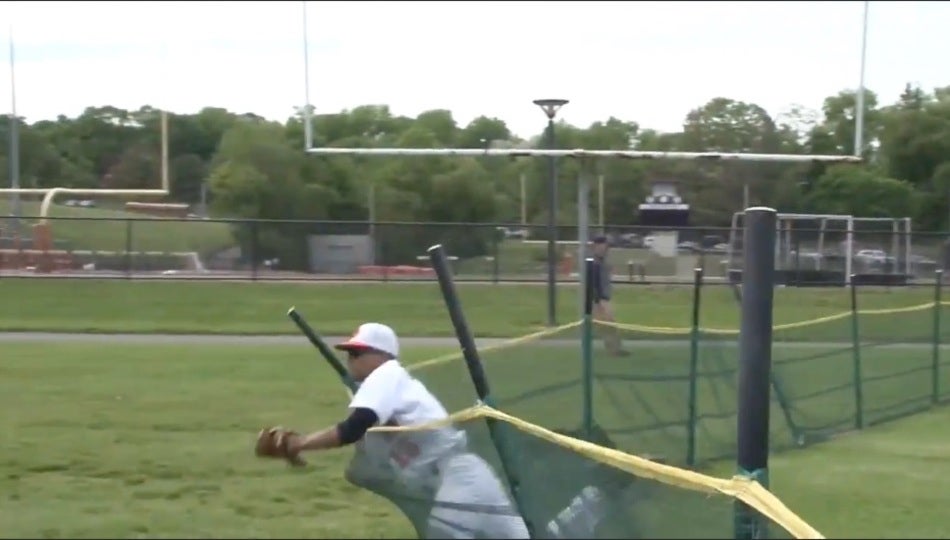 Soars through fence to make the snag