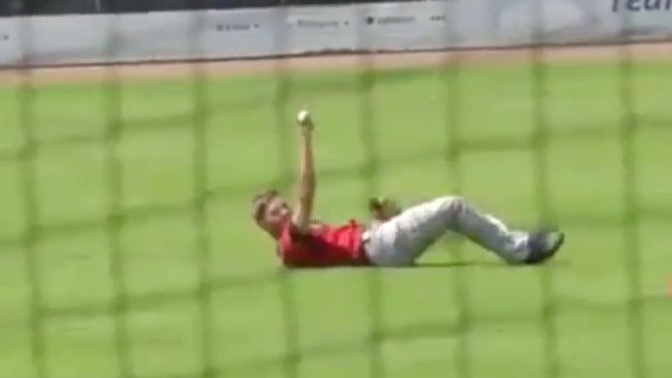 Michael Jordan's Space Jam baseball catch