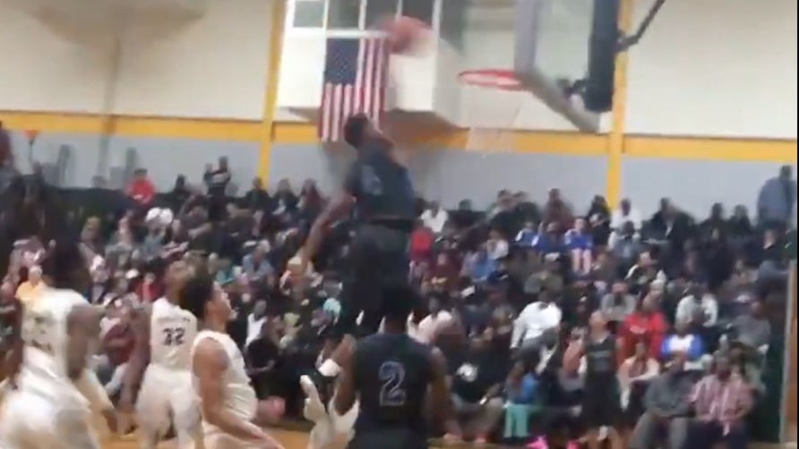 The poster dunk by Anthony Ruffin of Bourgeois (LA) is special, but how about the crowd's reaction? The crowd literally could not keep their emotions intact.