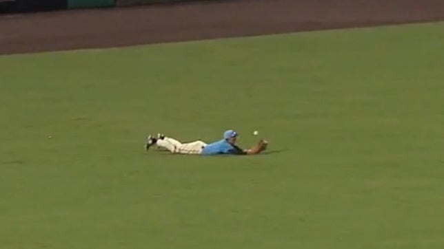 Ryan Ramos of La Cueva (NM) lays out, makes the initial snag, juggles it around, and finally completes the grab to seal the 10th state championship in school history.
