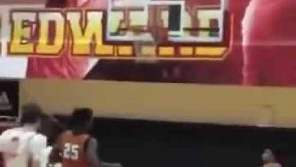 Cyrus Largie - POSTER Dunk vs PACE