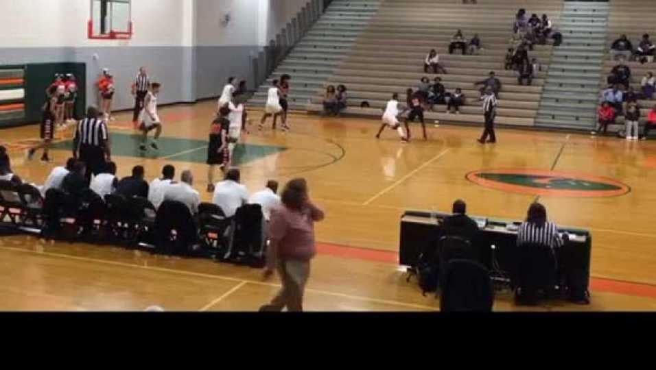 A.J. Woods finishes play with 2 hand slam