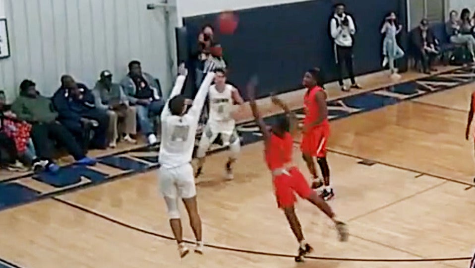 Tommy Murr goes off for 49 points