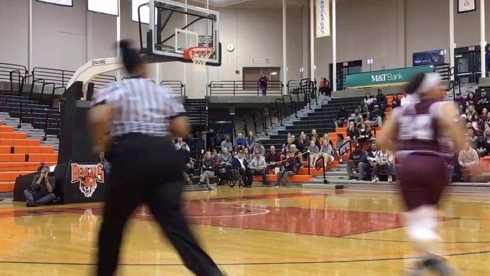 Nance Hits Layup to End the 3rd Quarter