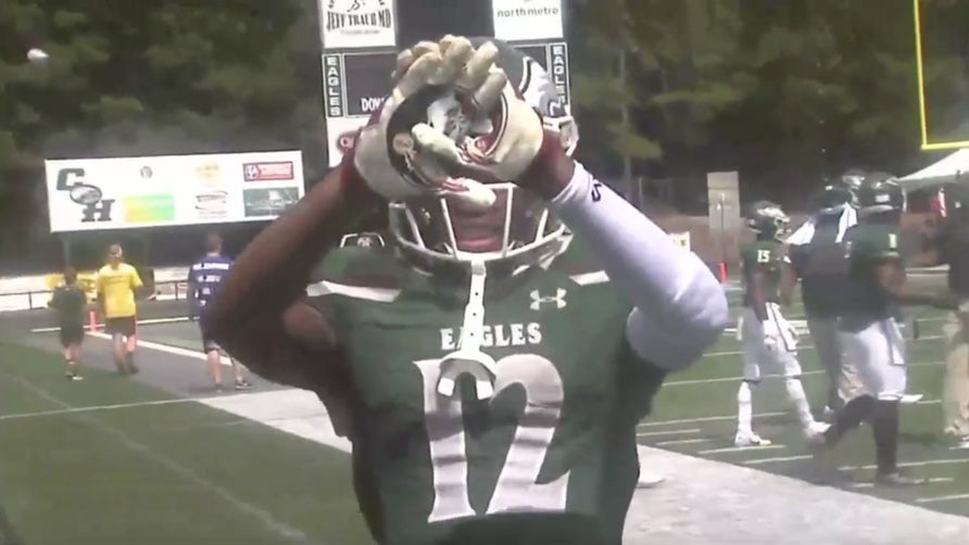 Highlights of Collins Hill's (GA) 5-star athlete Travis Hunter in their season opening 46-24 win over Carrollton (GA). The 2022 Florida State commit had eight receptions for 185 yards and three touchdowns to go with an interception.