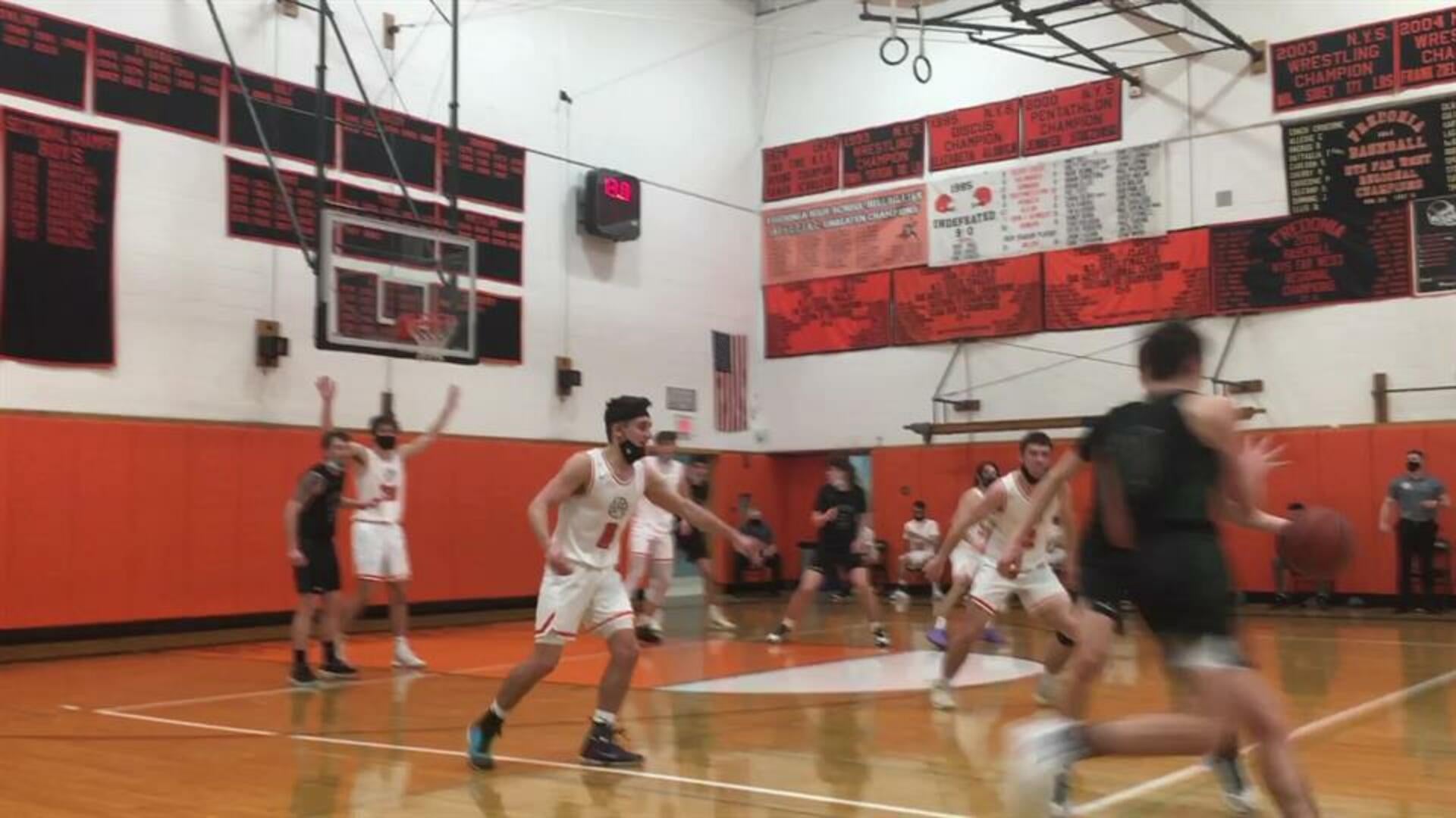 Delong Finds DeCapua in the Corner for Three