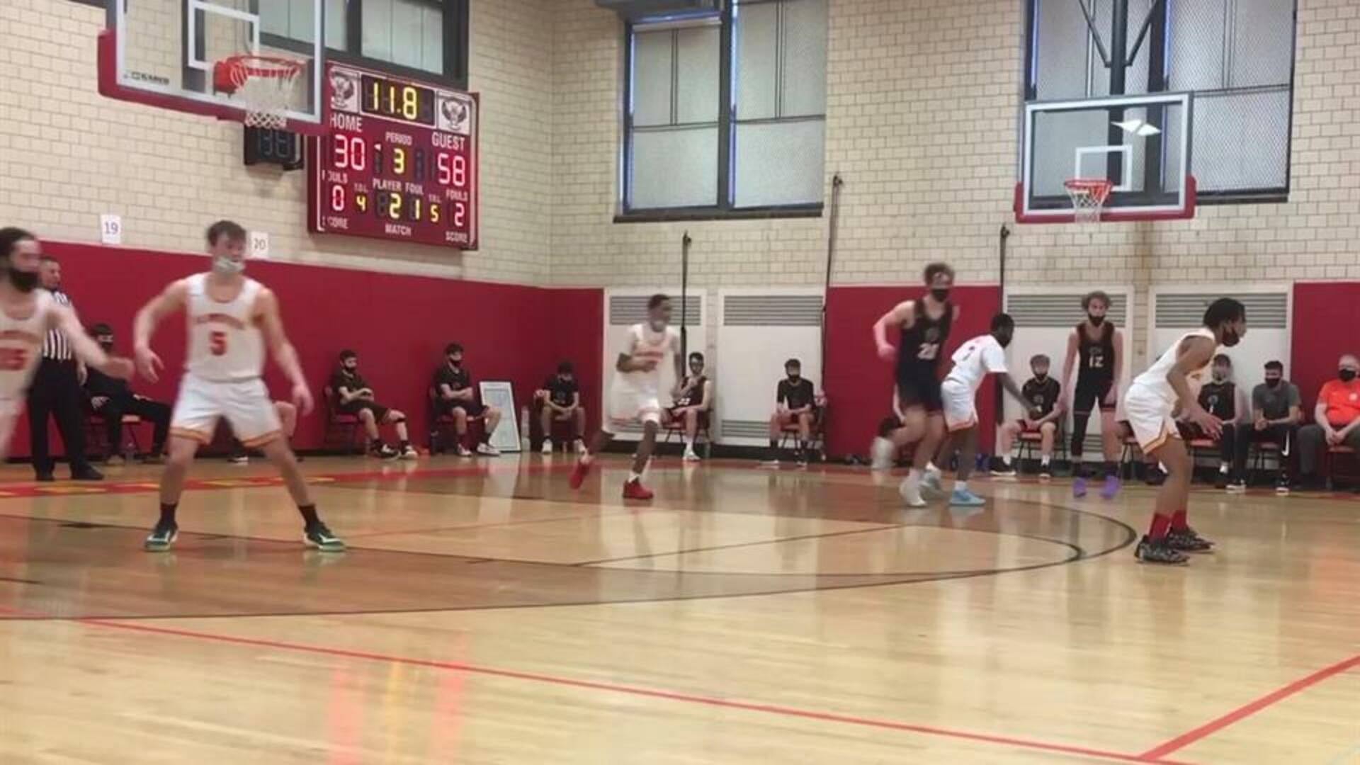 Fry Drains Corner Three to Close the 3rd Quarter