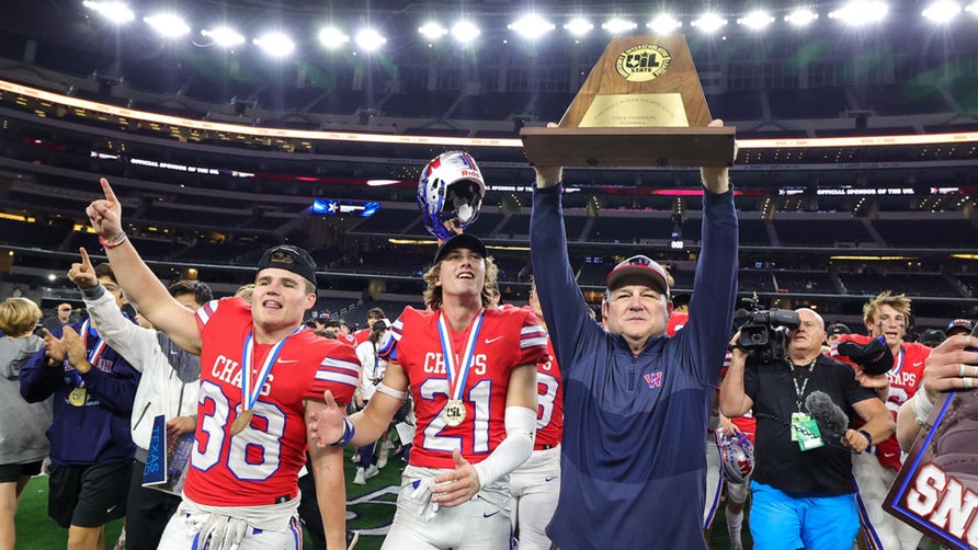 In the last game coaching at Westlake (Austin) for Todd Dodge, the passing combination of Cade Klubnik to Jaden Greathouse made sure it was a winning one. Klubnik, a Clemson-signee, who finished 14-for-21 for 279 yards and four touchdowns, three to the speedy junior Greathouse (seven catches, 236 yards).