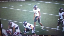 Darion Brown on the tackle