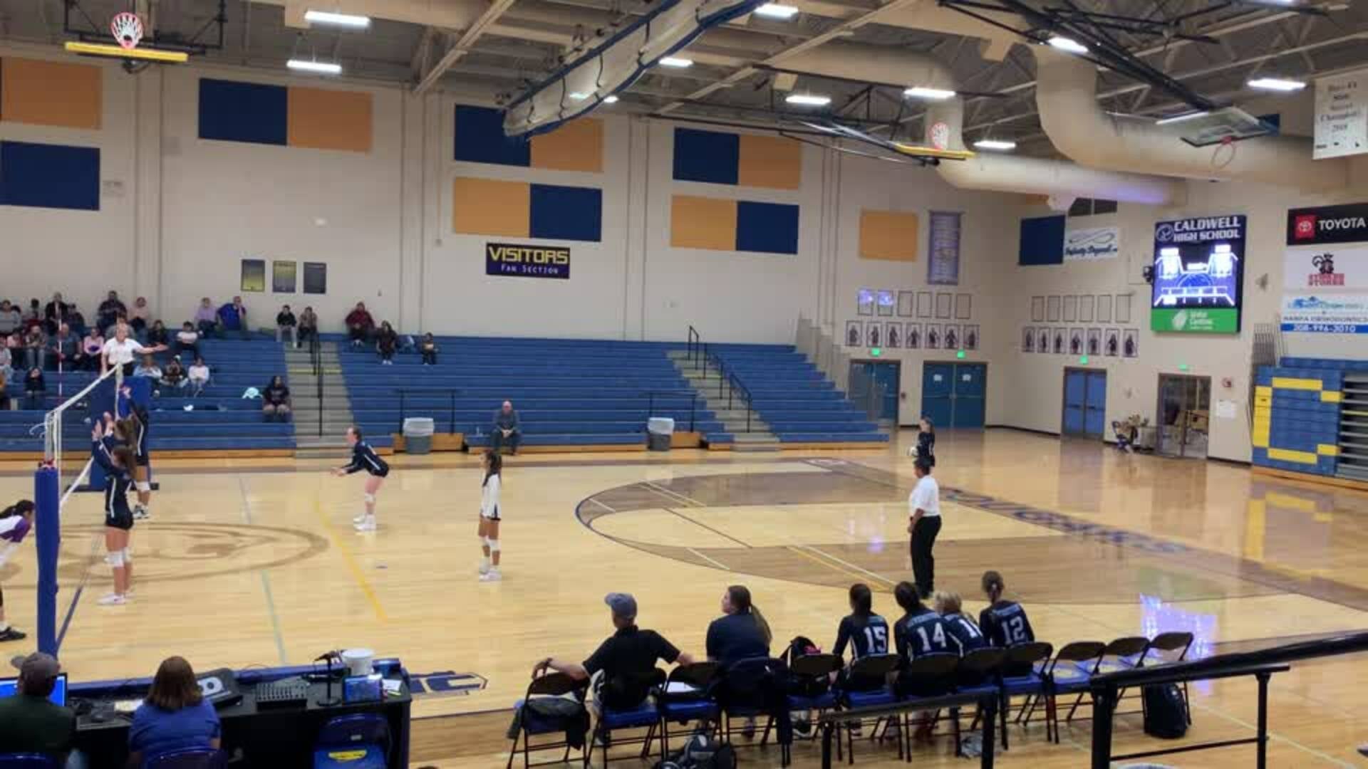 Miriam_Vitkavage_Senior2023_serve