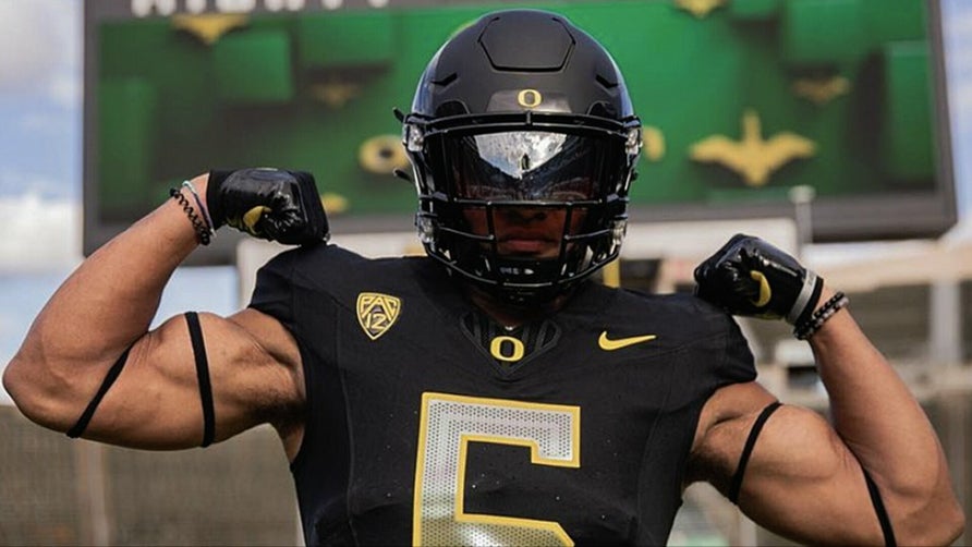 Senior season highlights of Skyline's (Idaho Falls, ID) 4-star wide receiver Kenyon Sadiq. He finished his senior season with nearly 1,300 yards receiving and 18 touchdowns.