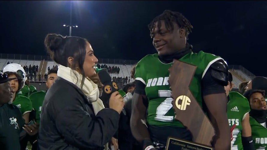 Highlights of Lincoln's (San Diego, CA) four-star running back Roderick Robinson leading the Hornets to a 33-28 win over De La Salle (Concord, CA) in the CIF Division 1-AA state championship. He rushed for 200-plus yards and four touchdowns.