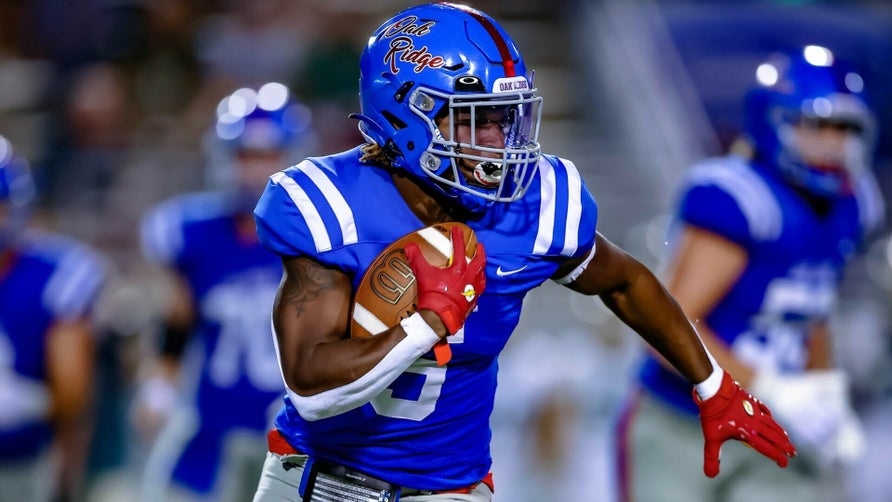 Junior season highlights of Oak Ridge's (Conroe, TX) 3-star running back Frankie Arthur.
