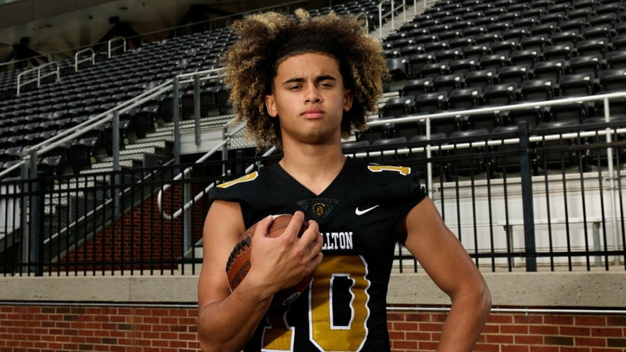 Highlights of Carrollton's (GA) 5-star sophomore quarterback Julian Lewis in a 54-14 win over Harrison (Kennesaw, GA). He broke the school record throwing for seven touchdowns. He completed 15 of 19 passes for 435 yards in the opening round of the AAAAAAA playoffs.