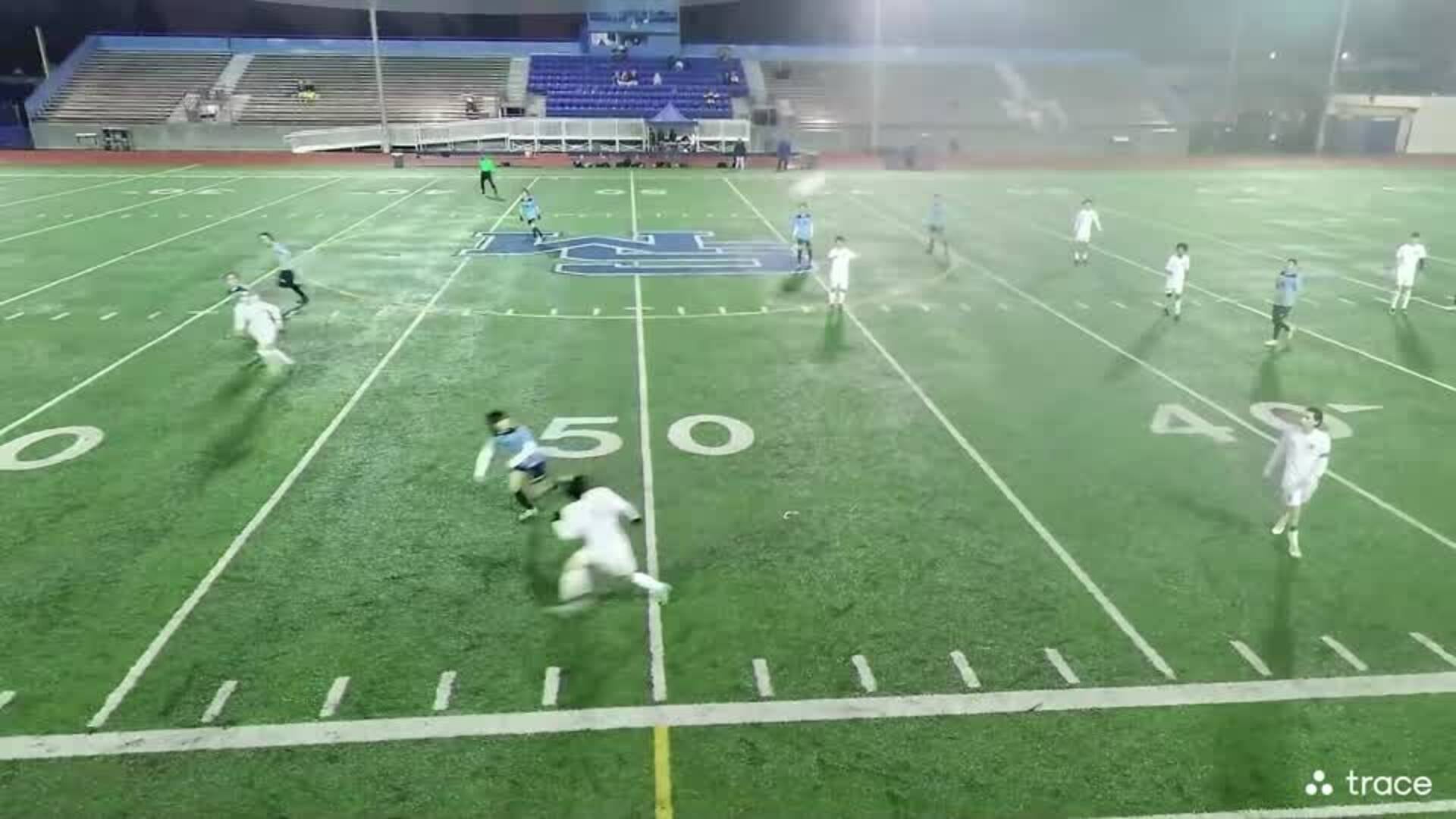 The playmaker Lechuga crosses to Cao for a quick strike