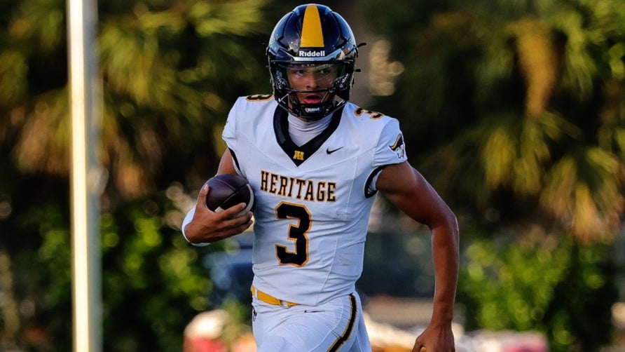 Junior season highlights of American Heritage's (Plantation, FL) 5-star quarterback Dia Bell.