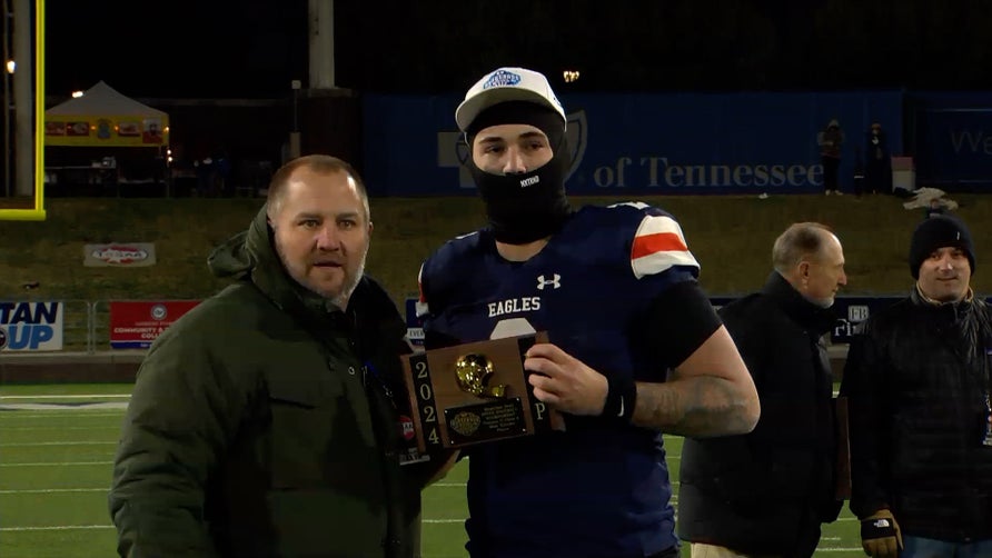 Highlights of Nashville Christian's (Nashville, TN) 5-star quarterback Jared Curtis leading the Eagles to a 49-21 win over Columbia Academy (Columbia, TN) in the Division II-A state championship game. The junior QB threw for 158 yards and 2 two touchdowns to go with 60 yards rushing and four more scores.