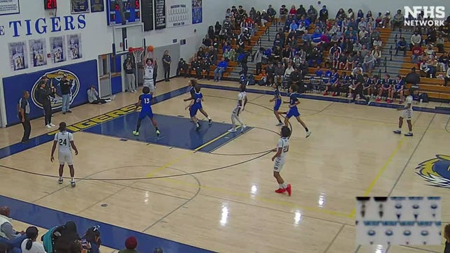LJ Chadwick, Malachi Johnson, Siincere Hudson, Taylen Goodman throwing it down.