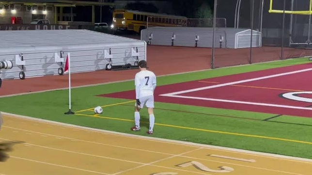 Chase Kamara receives a beautiful cross from Laurenz Leitzgen and executes the perfect header strike for.the goaaaaaaal!!!!!!