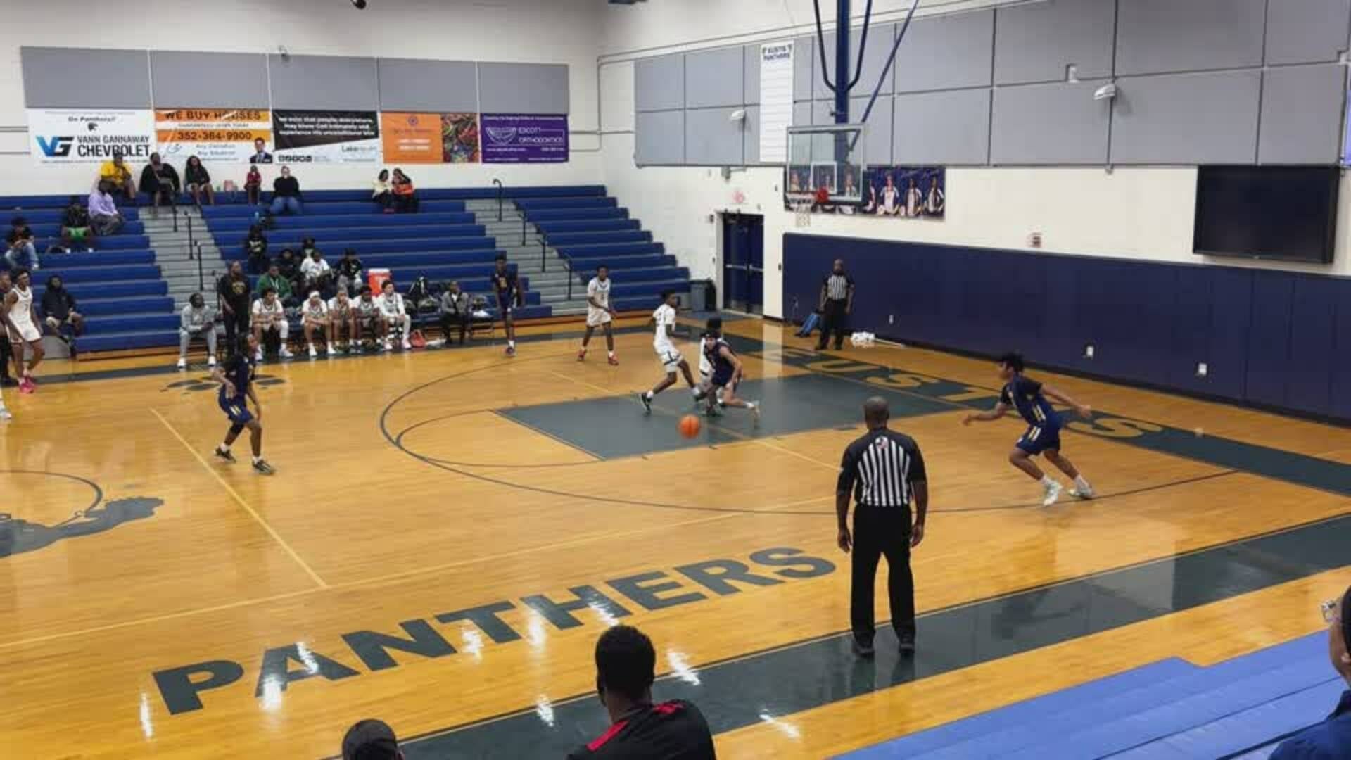 River knocks down 4 threes vs Leesburgh HS