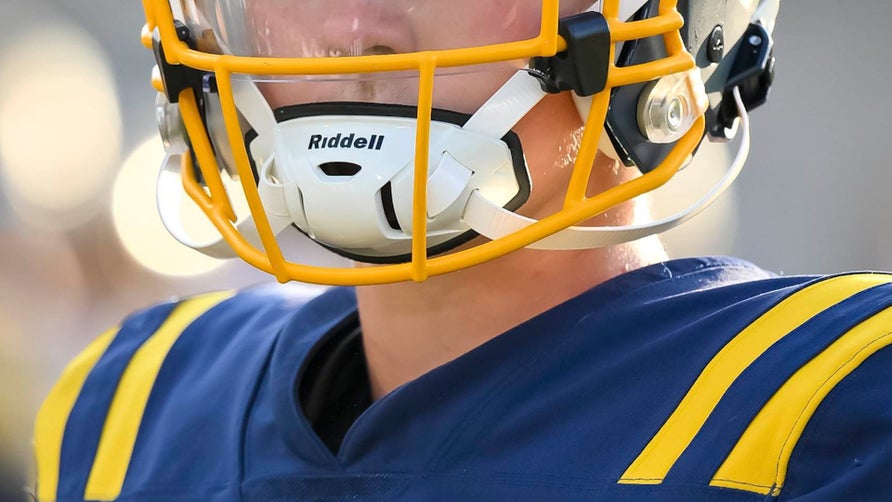 Taking a look at Archbishop Moeller's (Cincinnati, OH) 4-star QB and top 20 baseball prospect Matt Ponatoski.