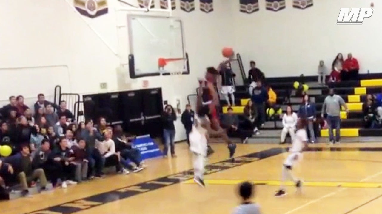 Sophomore goes off the backboard to himself