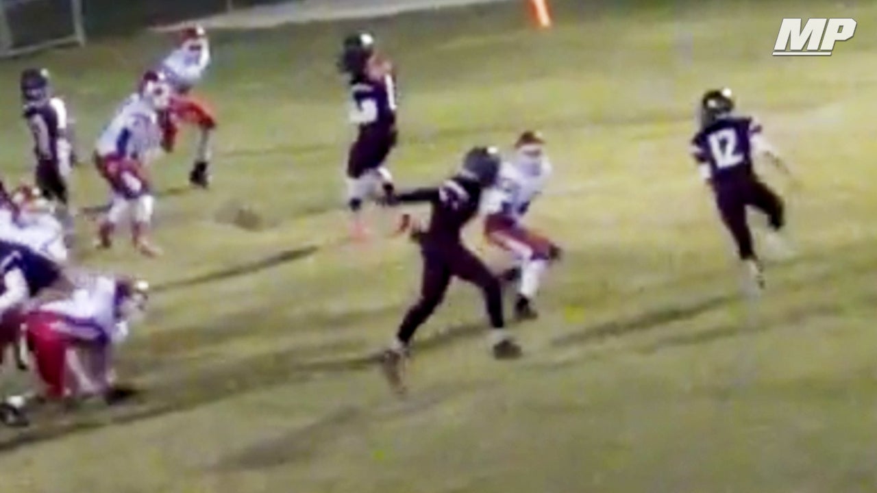 Behind-the-back pass for 2-point conversion