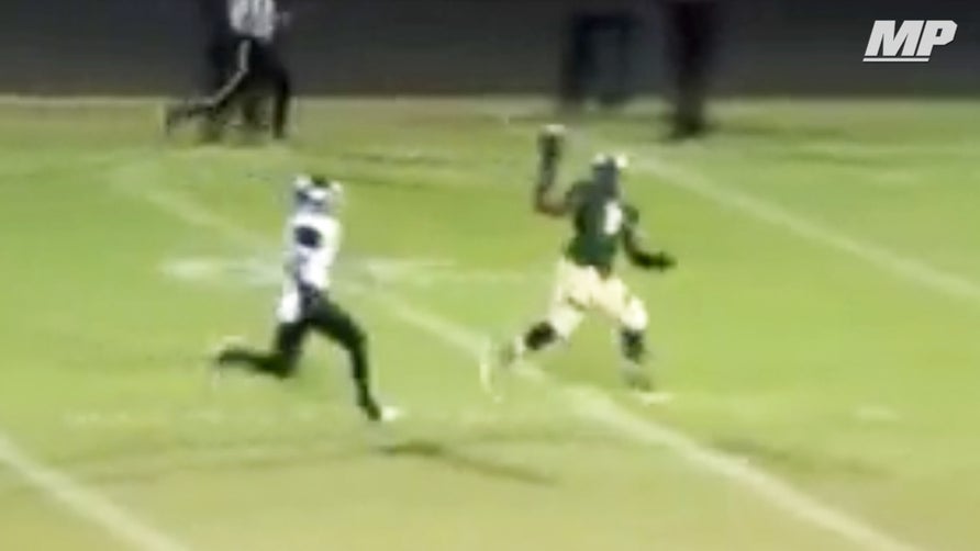 Grayson's (GA) 4-star safety Deangelo Gibbs is also one of the best wide receivers in high school football and he proves it with this one-handed catch that he takes 70-yards to the house.