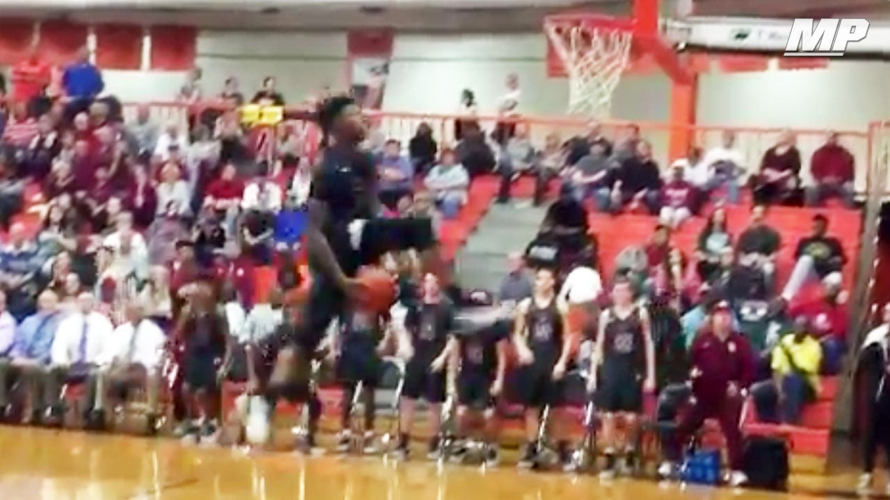 5-star WR Tee Higgins between the legs dunk