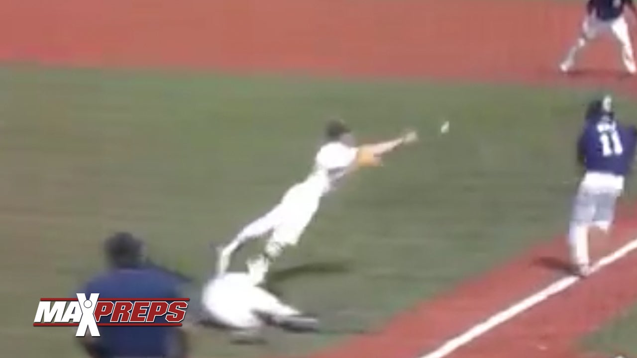 Pitcher makes incredible bare-handed catch