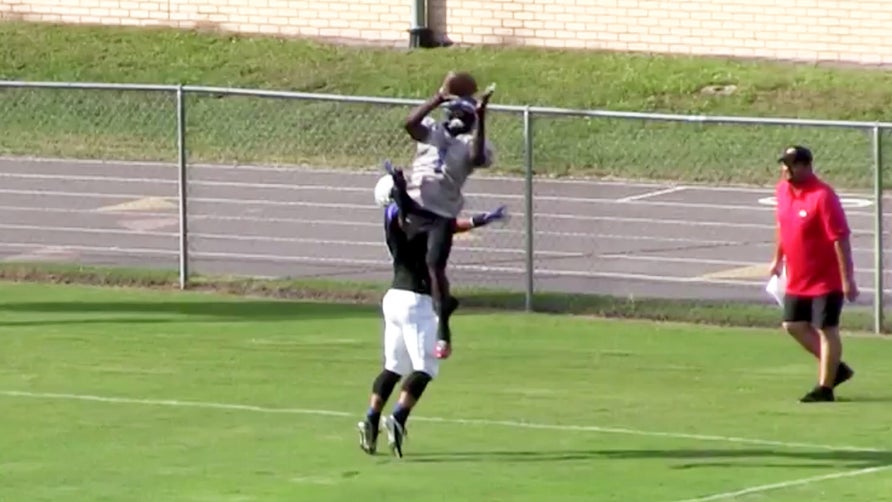 Ultimate highlights of Trinity Christian's (FL) four-star wide receiver D.J. Matthews.