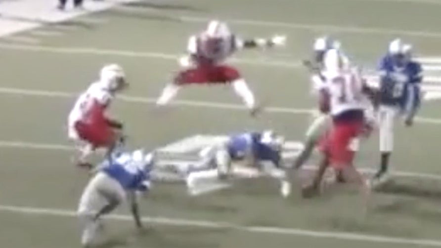 5'7 3-star APB Ta'Zhawn Henry of Lamar (TX)  performs a sweet hurdle  en route to a TD run. Seems to hurdle 2 defenders on same play.