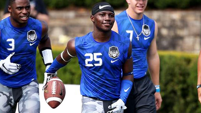 Highlights of Corona Centennial's (CA) five-star wide receiver Tyjon Lindsey. 

*Junior highlights from when he was playing for Bishop Gorman (NV).