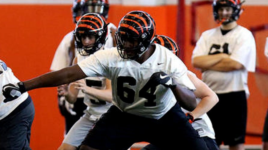 Senior highlights of Washington's (OH) 4-star offensive tackle Thayer Munford